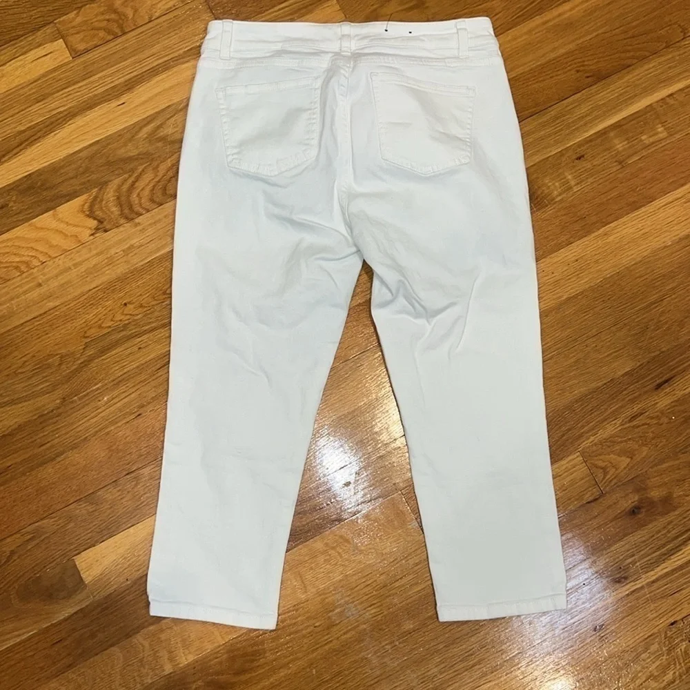 Women’s White Chaps Capri Pants in Petite